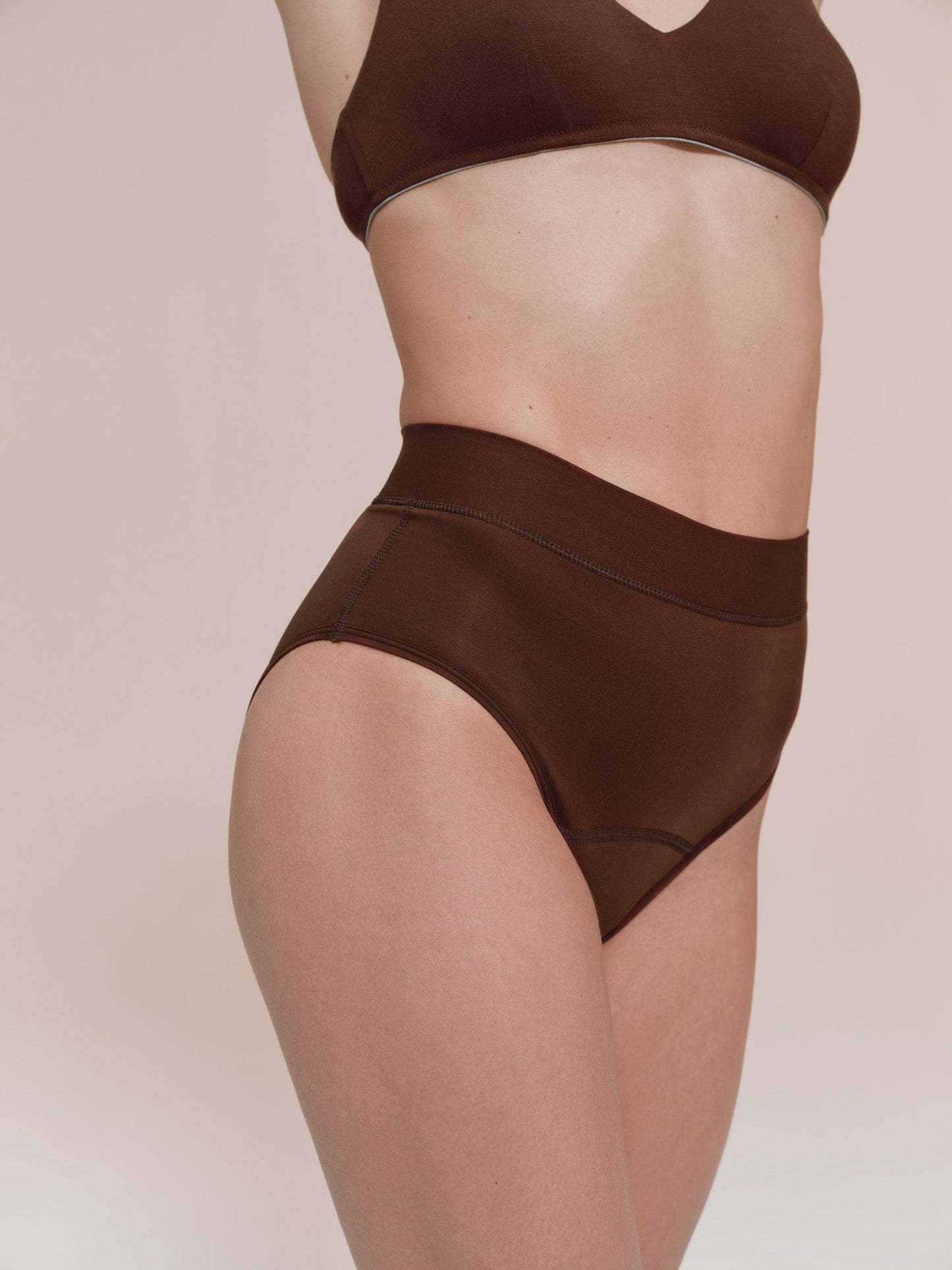 Hugger - Recyceltes Nylon - Braun
