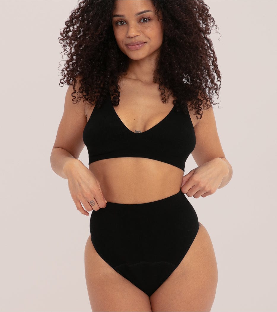 Nahtloser Ripp-High-Waist Tanga - Schwarz